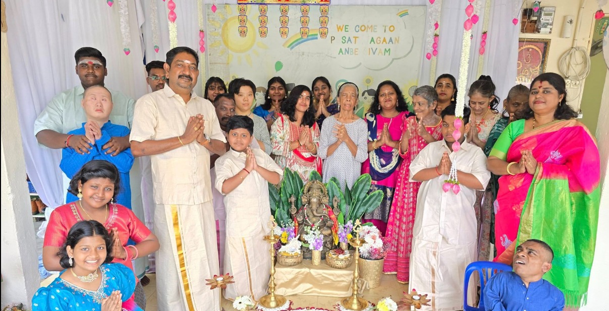 Elderly residents at Anbe Sivam Home